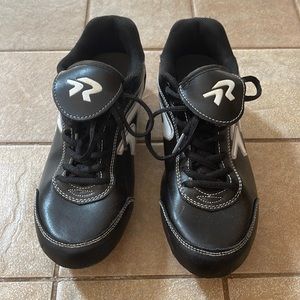 Womens size 7 Black molded Ringor softball cleats